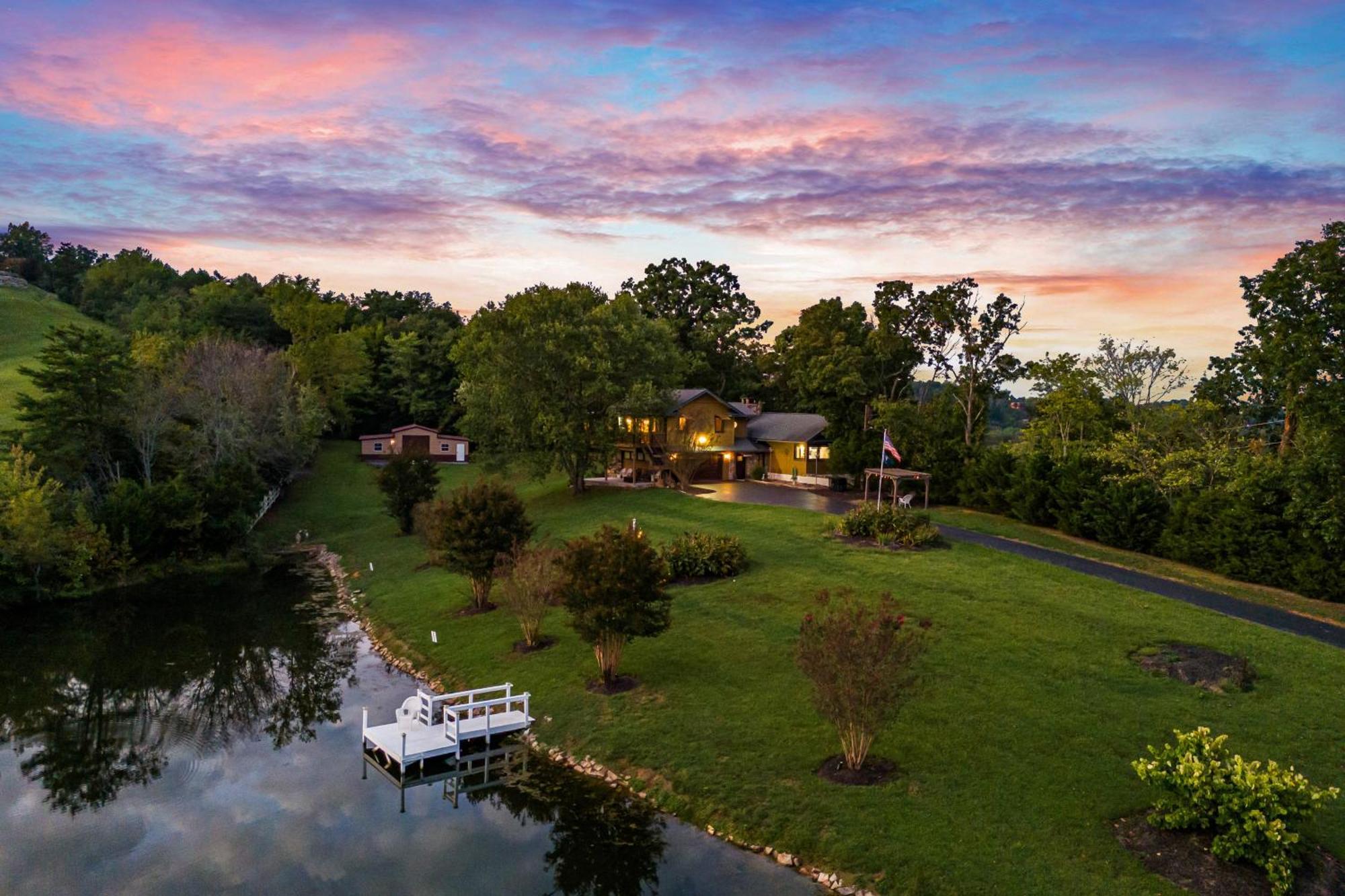 Haven On The Pond Villa Pigeon Forge Exterior photo