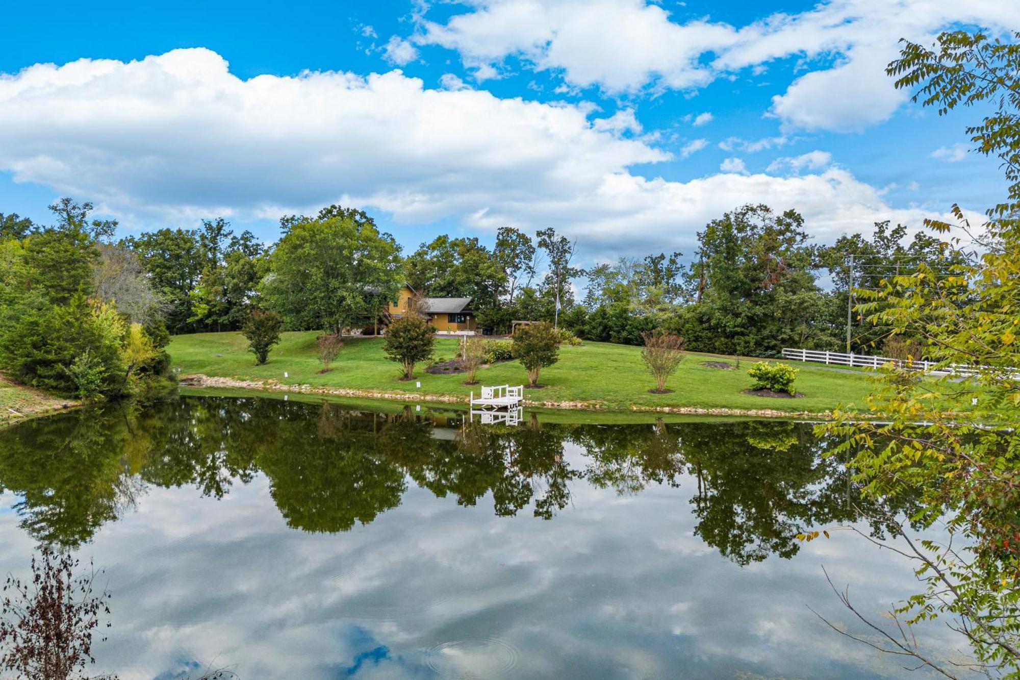 Haven On The Pond Villa Pigeon Forge Exterior photo